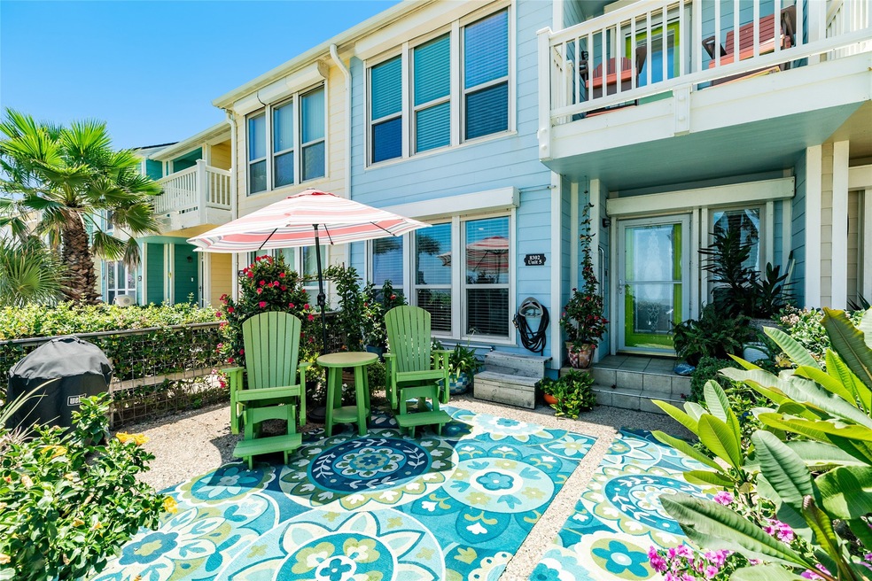 Gorgeous townhome! All windows have exterior roll-