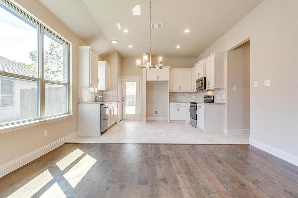 633 Vaquero St, White Settlement, TX 76108 - photo 1