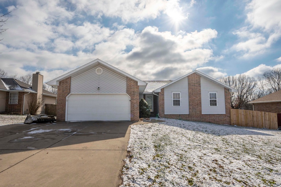 1110 W Verna Ln, Nixa, MO 65714 - photo 1