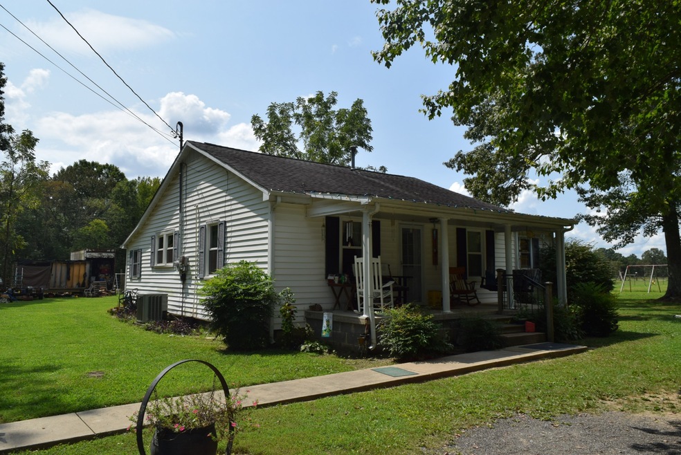 1409 Oakdale St, Manchester, TN 37355 - photo 1