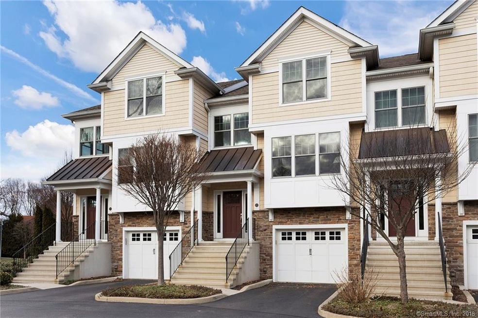 602 Bradley Ln unit 602, Westport, CT 06880 - photo 1