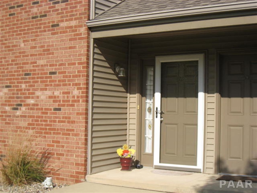 4529 N Thornhill Dr, Peoria, IL 61615 - photo 1