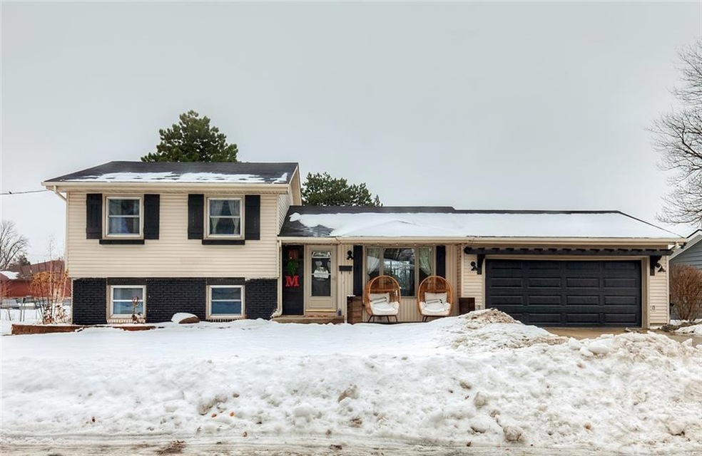 2421 N 2nd Ave E, Newton, IA 50208 - photo 1