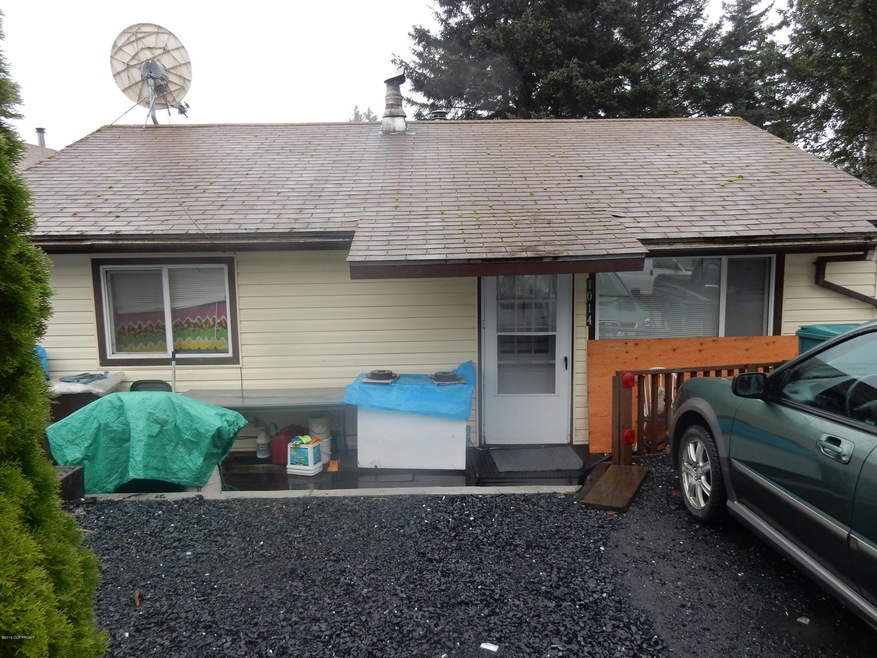 1014 Pine Crescent St, Kodiak, AK 99615 - photo 1