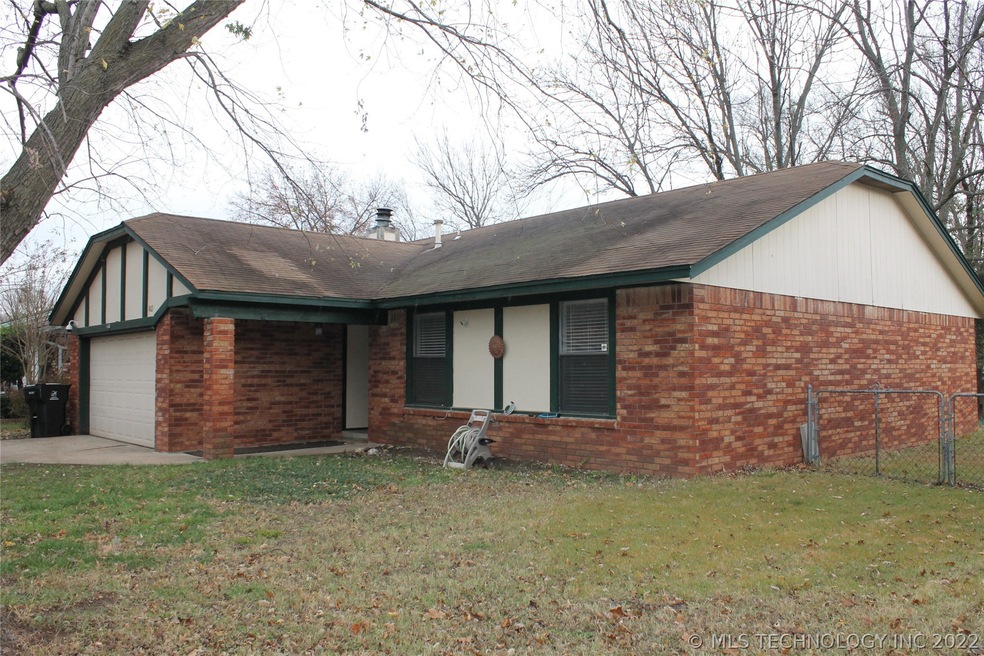 Wonderful brick home near the golf course at India
