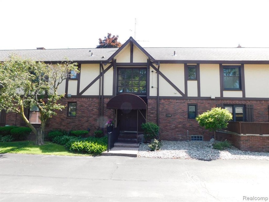 1720 Vernier Rd unit 1, Grosse Pointe Woods, MI 48236 - photo 1