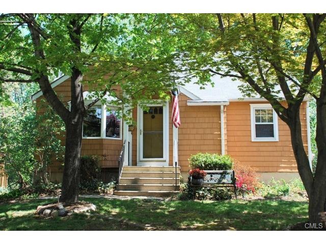 24 Lakeview Dr, Norwalk, CT 06850 - photo 1