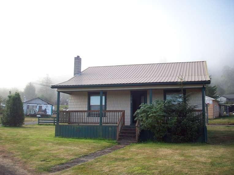 1010 Crossing St, Raymond, WA 98577 - photo 1