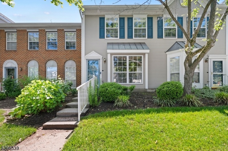 10 Hudson Ct unit 24D, Franklin Park, NJ 08823 - photo 1