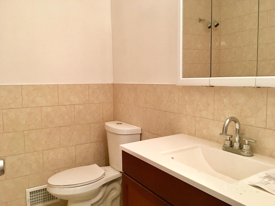 576 Leland Ave unit 2, Bronx, NY 10473 - photo 1