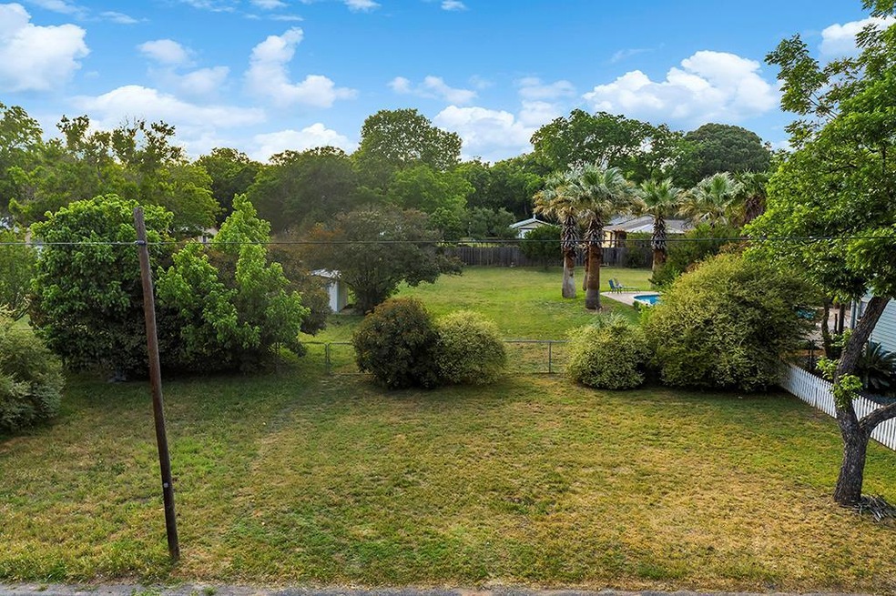 906 N Crockett St unit 2A, Fredericksburg, TX 78624 - photo 1