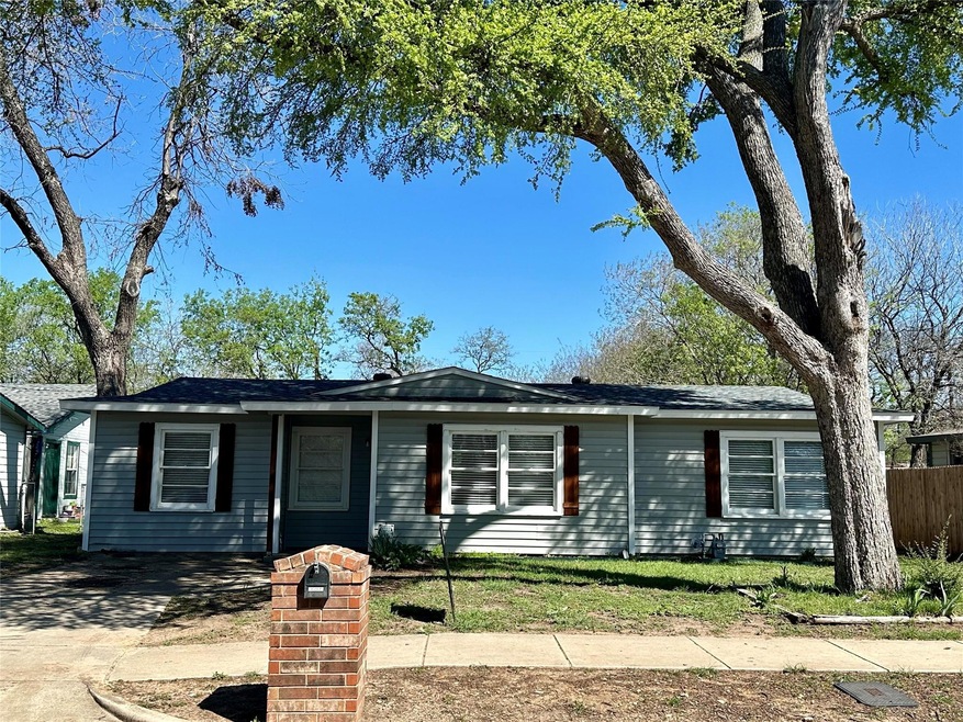 607 Bluebonnet Dr, Hurst, TX 76053 - photo 1