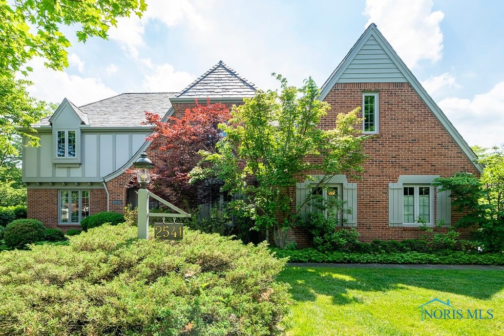 2541 Challedon Ct, Ottawa Hills, OH 43615 - photo 1