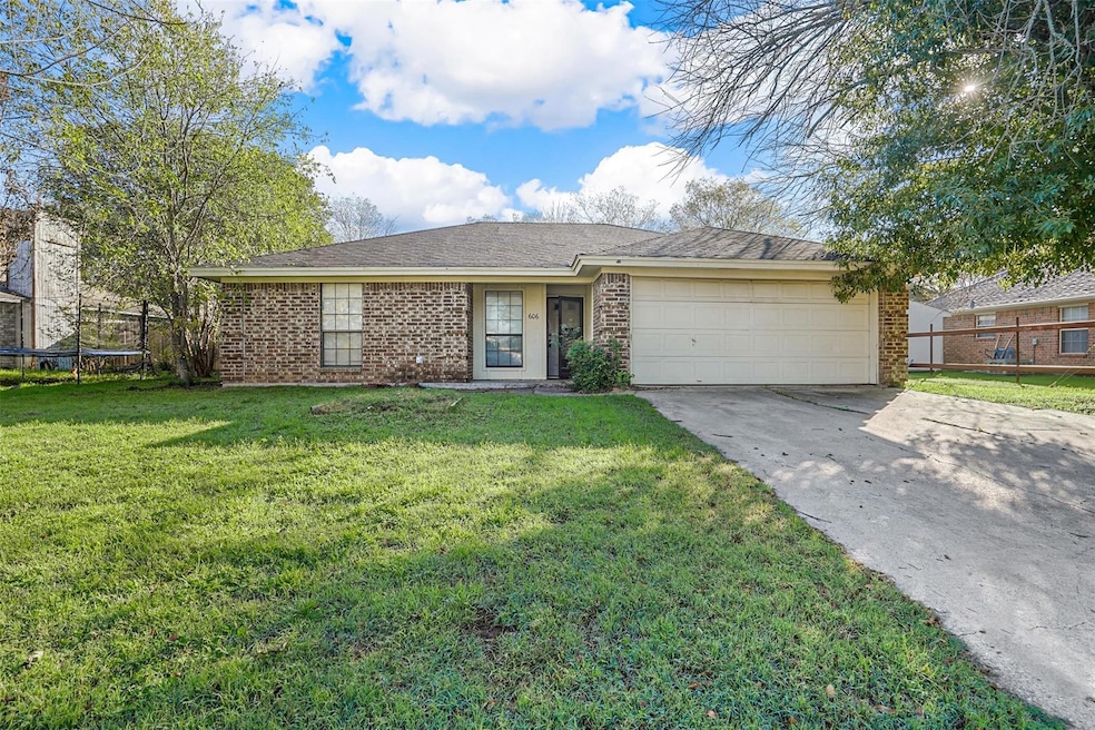 606 Crestridge Ct, Decatur, TX 76234 - photo 1