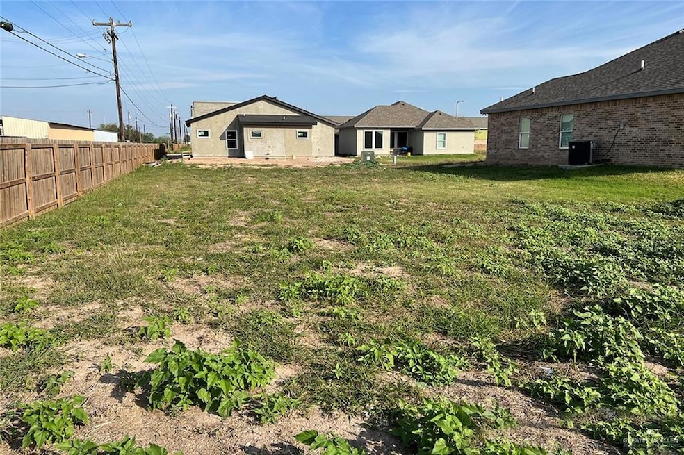 526 Oak Ridge St, Donna, TX 78537 - photo 1