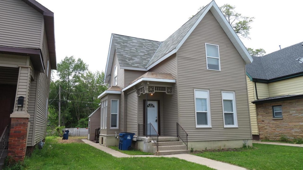 1208 Center St