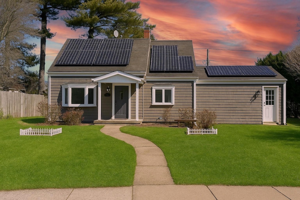 13 Curve Ln, Levittown, NY 11756 - photo 1