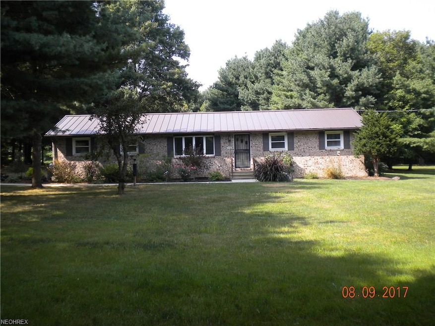 Well maintained 3 Bed 1 Bath Brick/Vinyl Ranch on 