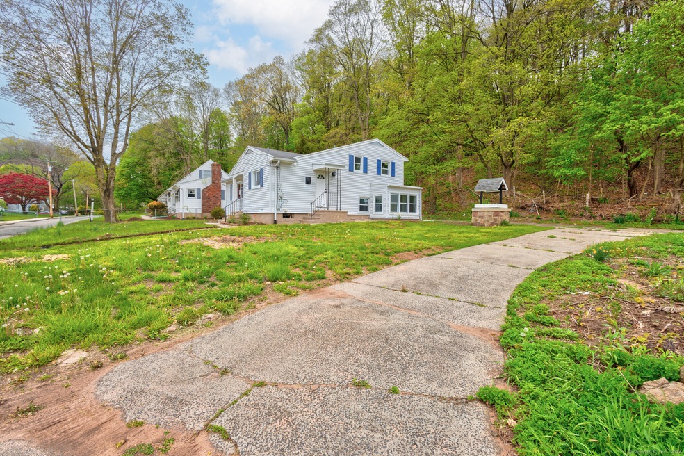 19 Saltonstall Place, East Haven, CT 06512 - photo 1