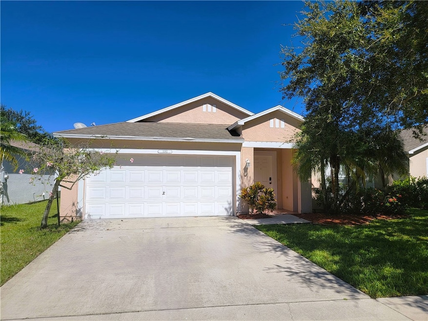 1092 W 13th Square, Vero Beach, FL 32960 - photo 1