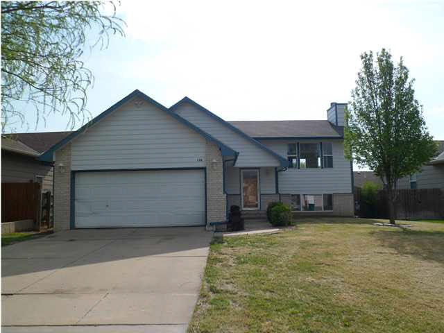 Welcome to 716 S Red Oaks.