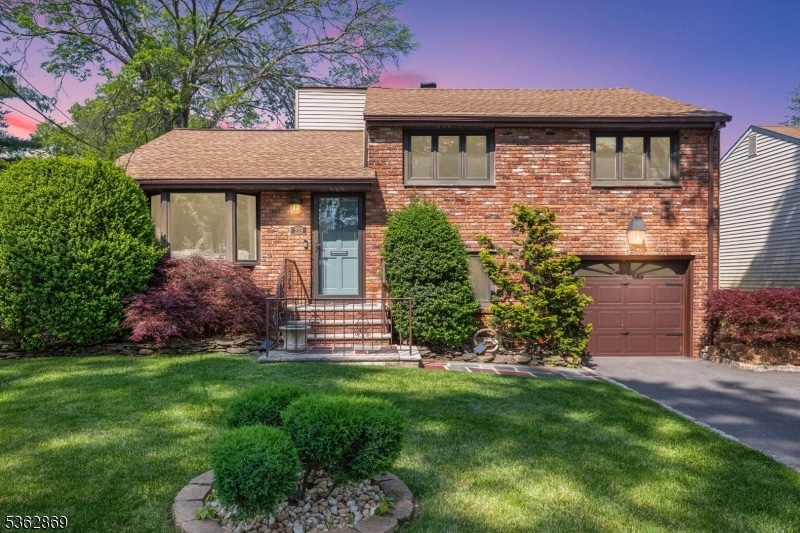 219 Elm Ct, Scotch Plains, NJ 07076 - photo 1