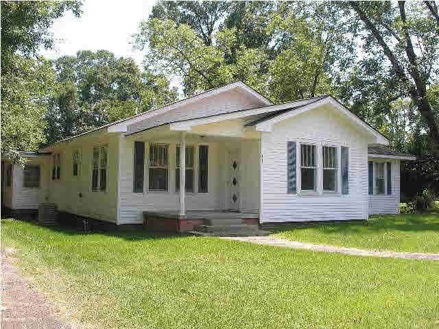 120 E Whitworth St, Hazlehurst, MS 39083 - photo 1