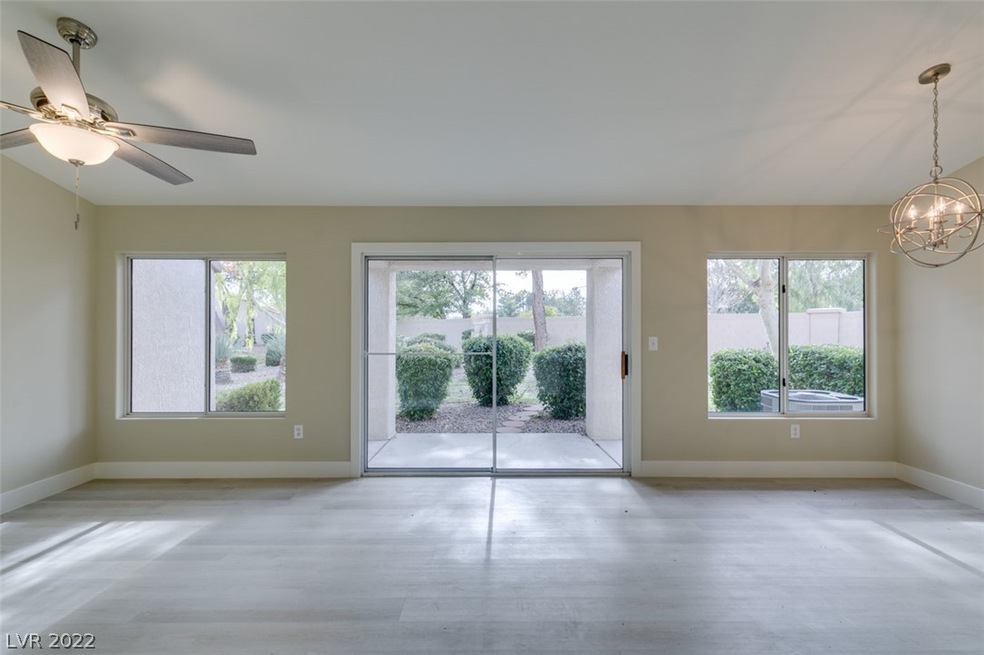 Walk into this Charleston and see nothing but greenery.....One of the best Townhome lots in all of Sun City....