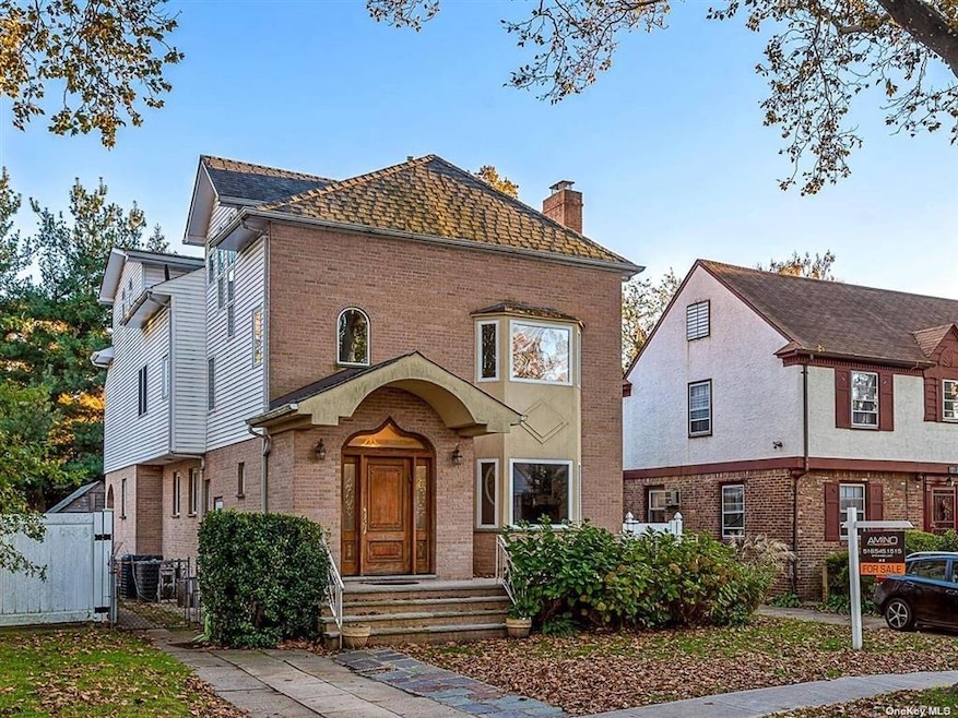 182-42 80th Dr, Jamaica, NY 11432 - photo 1