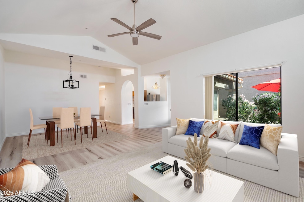 VIRTUAL STAGED LIVING ROOM SIESTA