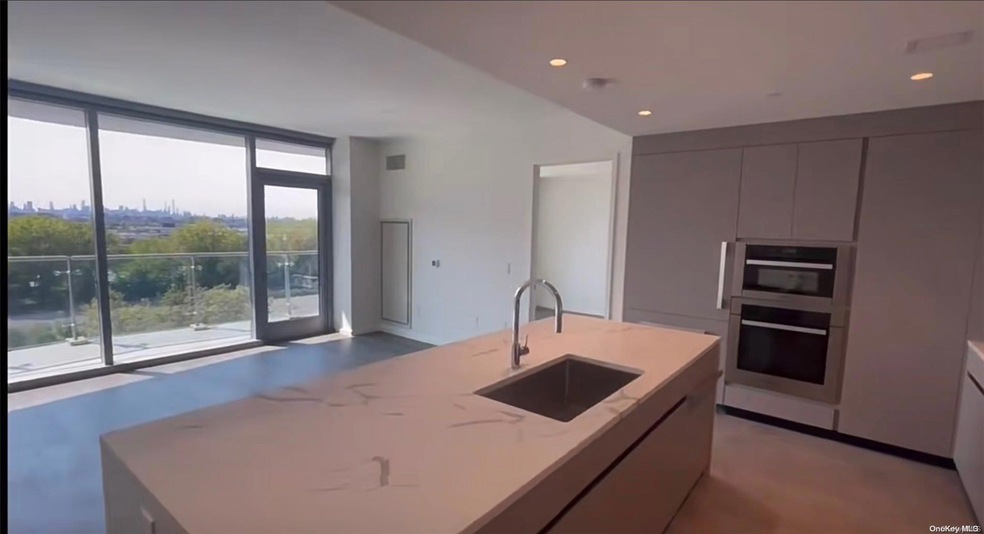About Tangram House, Flushing NY | HOAs, Reviews, Amenities
