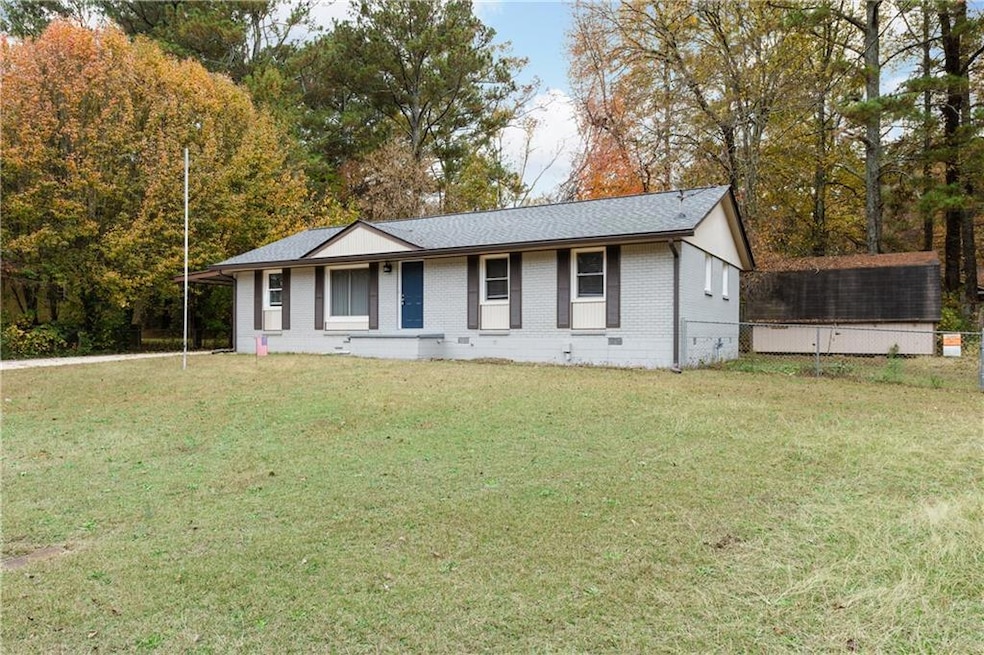 View of front facade with a front lawn