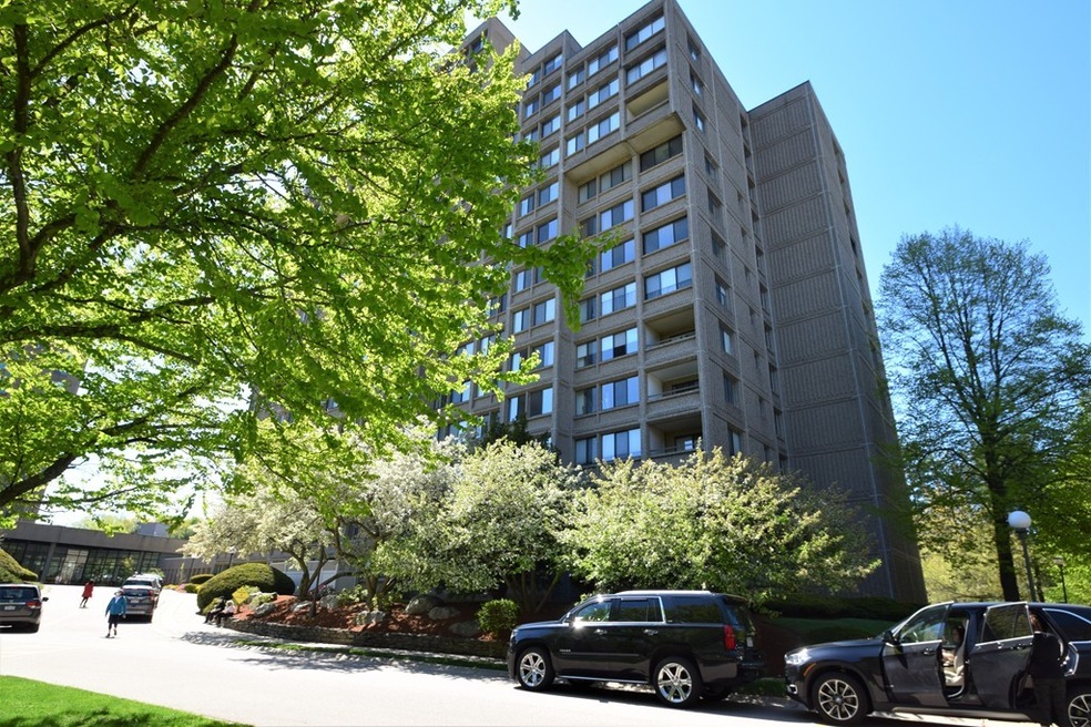 250 Hammond Pond Pkwy unit 309N, Chestnut Hill, MA 02467 - photo 1