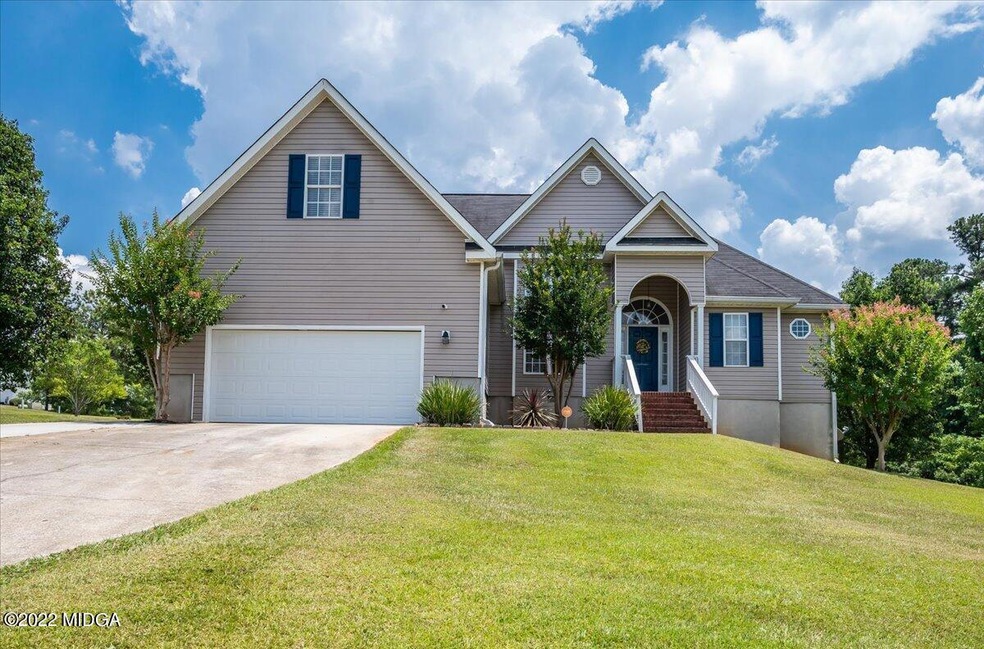 174 Heathwood Dr, Macon, GA 31206 - photo 1