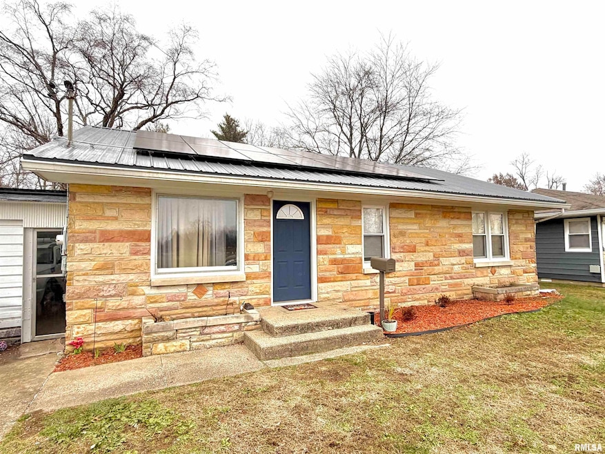 904 W Elm St, Olney, IL 62450 - photo 1