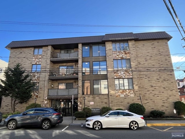 314 Palisade Ave unit 5B, Cliffside Park, NJ 07010 - photo 1