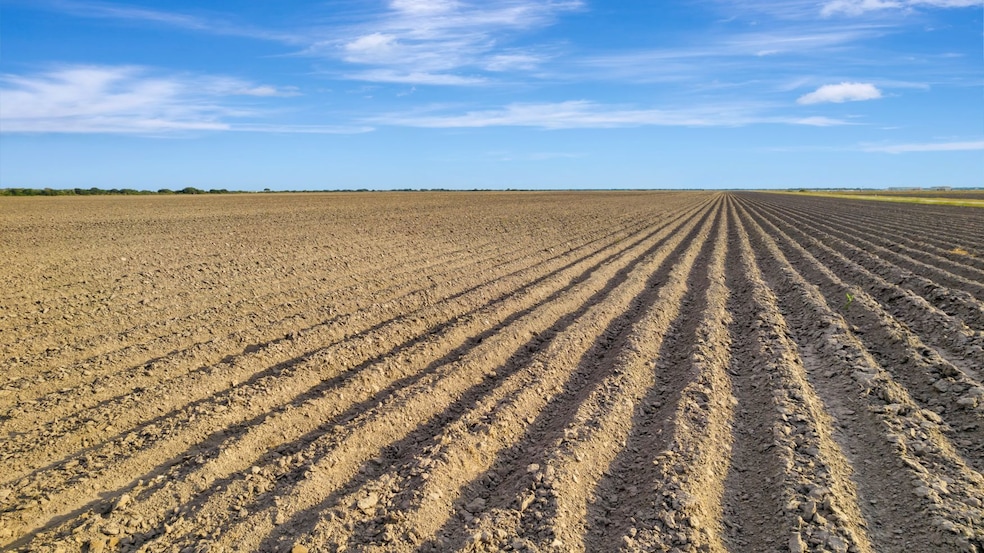 10647 Farm To Market Road 530, Edna, TX 77957 - photo 1