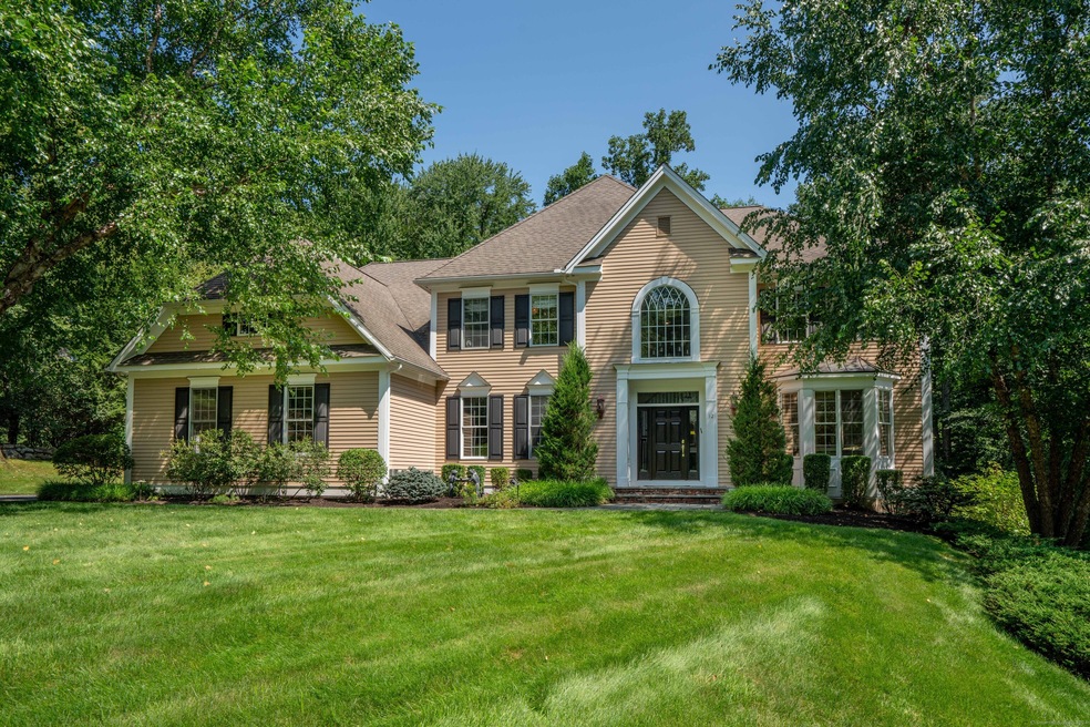 32 Pheasant Chase, West Hartford, CT 06117 - photo 1