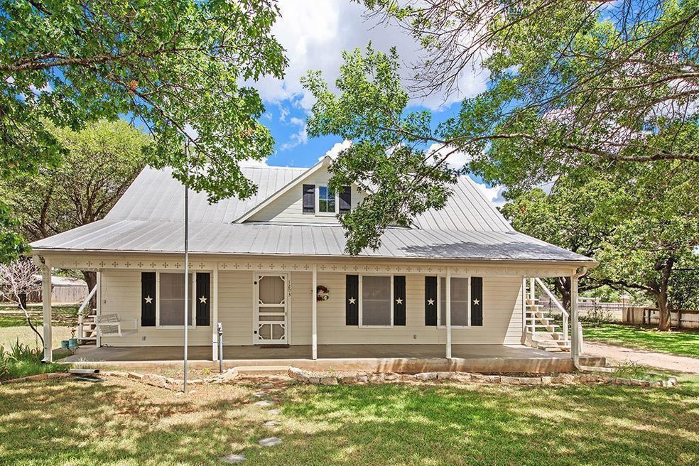 1203 N Adams St, Fredericksburg, TX 78624 - photo 1
