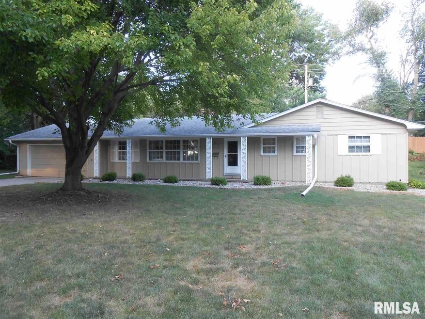 2419 Salem Ct, Bettendorf, IA 52722 - photo 1