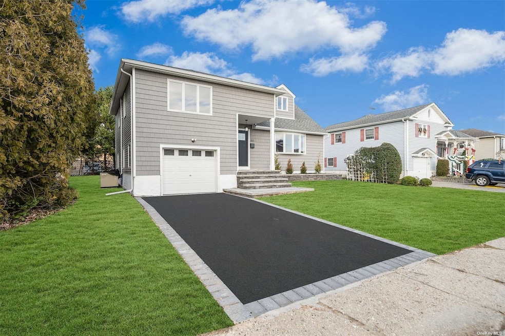 323 N Hickory St, Massapequa, NY 11758 MLS ONE3523619