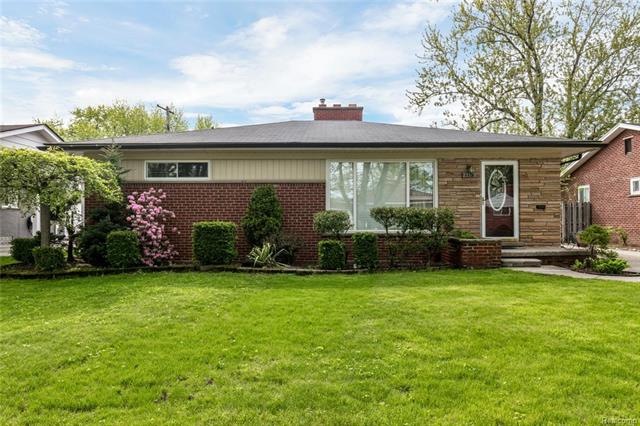 22513 Norcrest Dr Saint Clair-large-001-25-22513 N