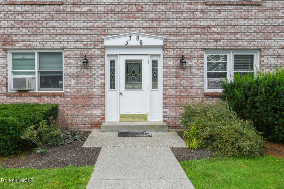 4 Onota Ln unit 7, Pittsfield, MA 01201 - photo 1