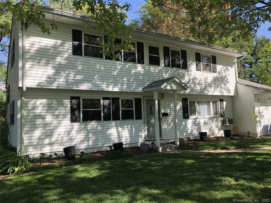 3 Greenbrier Dr, West Hartford, CT 06117 - photo 1