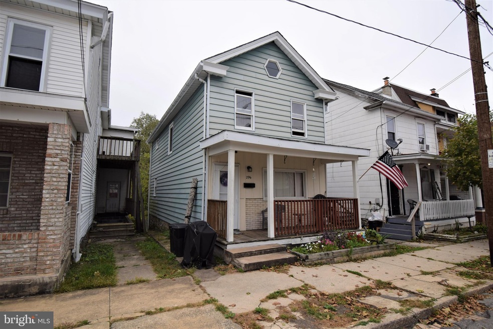 29 1/2 E Ridge St, Lansford, PA 18232 - photo 1