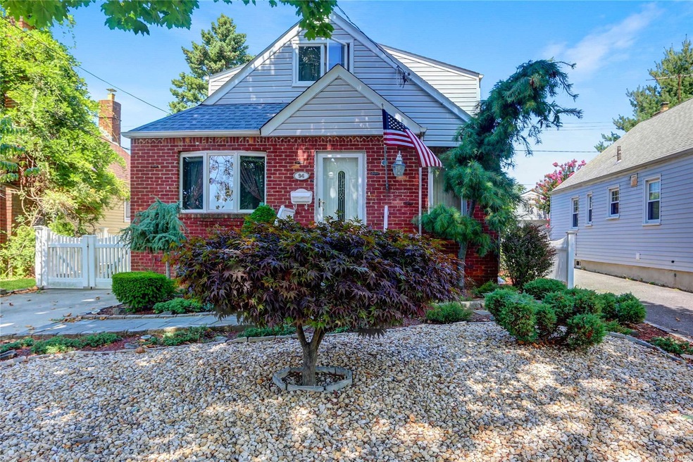 94 Albertson Place, Mineola, NY 11501 - photo 1