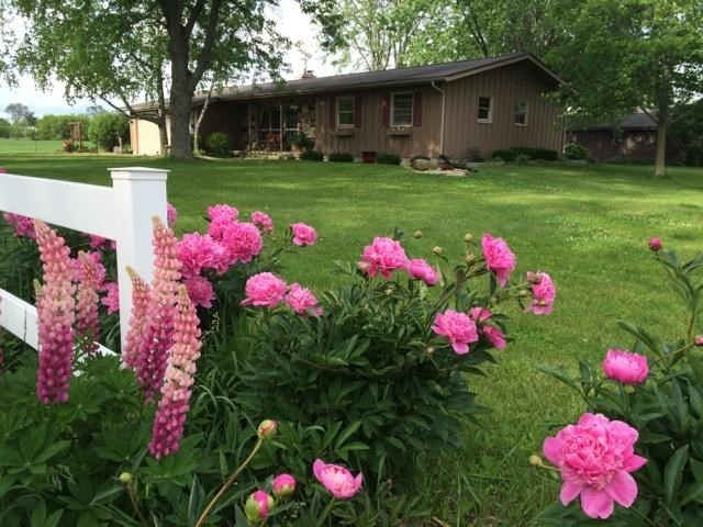 194 Biglow Rd, Brooklyn, WI 53521 - photo 1