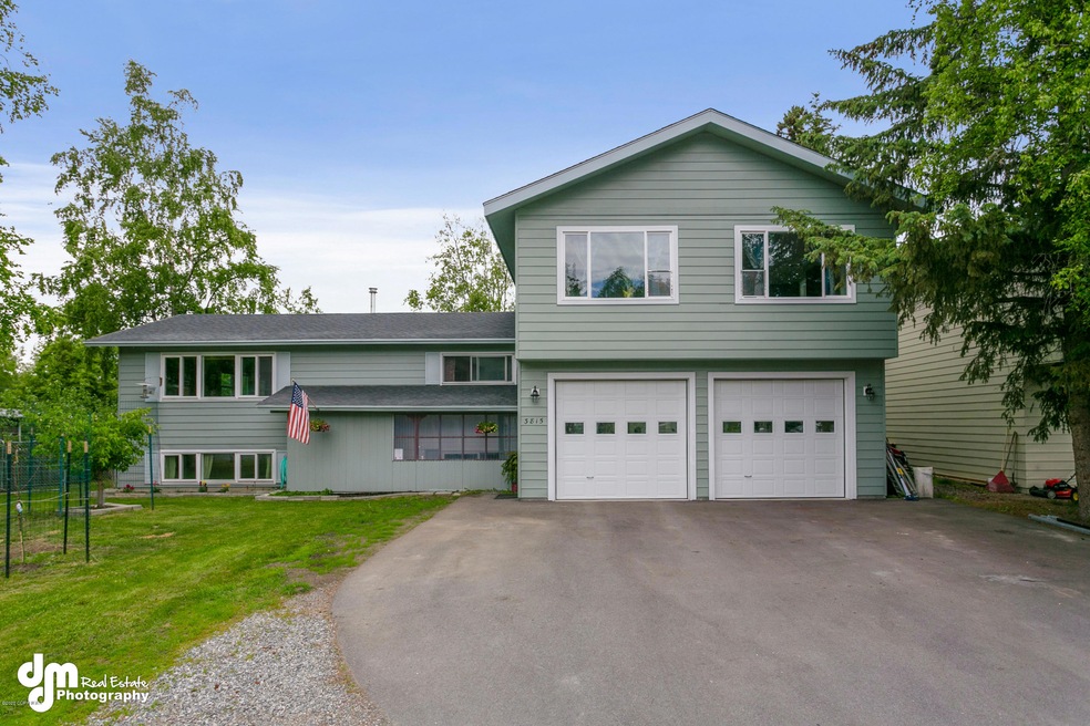 Front Exterior_1090