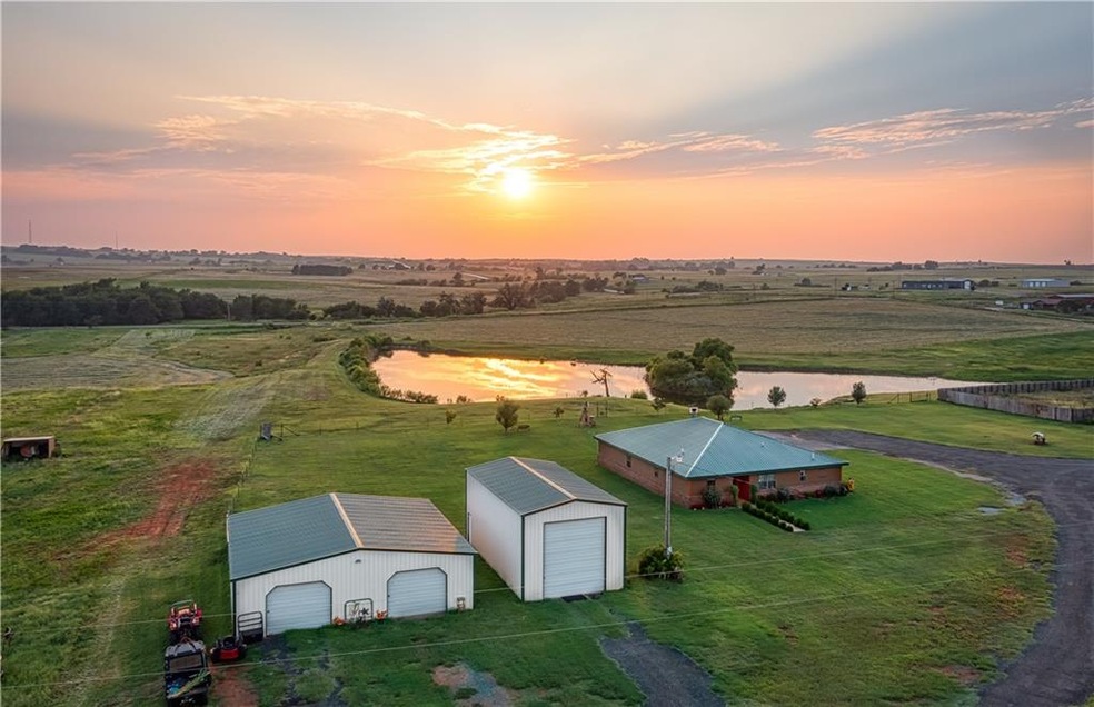 19920 E 1070 Rd, Elk City, OK 73644 - photo 1