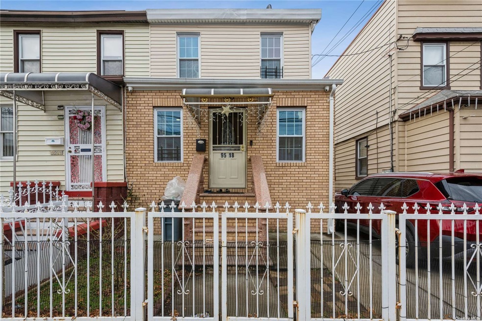 95-18 112th St, South Richmond Hill, NY 11419 - photo 1
